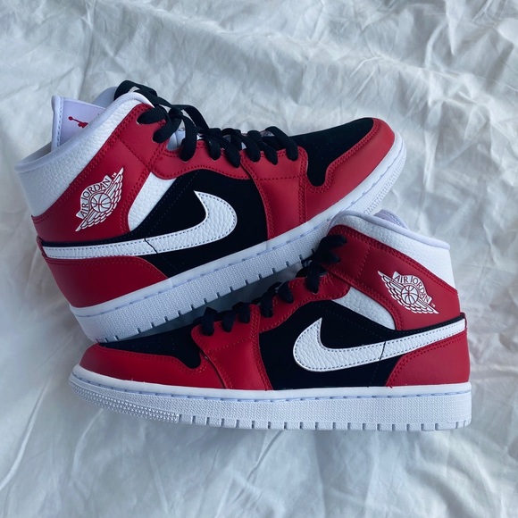 Women’s Air Jordan 1 Mid - Picture 10 of 11